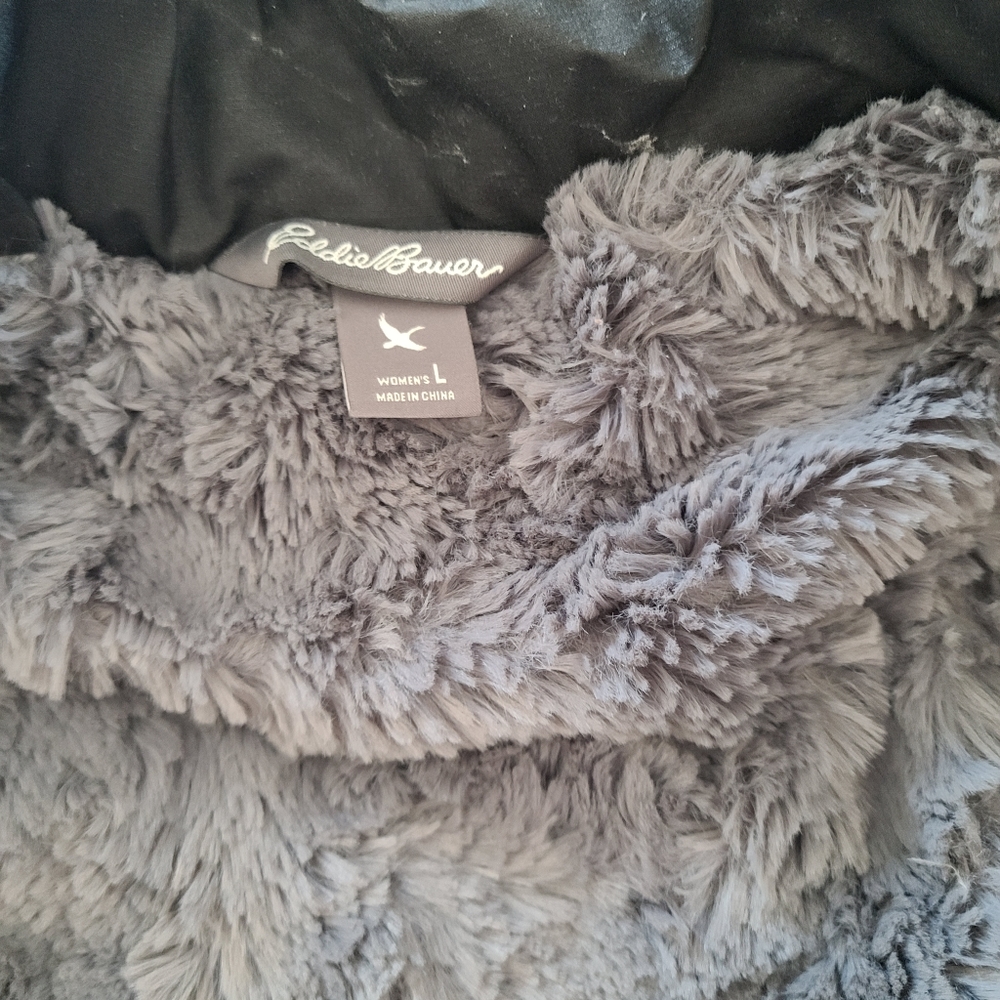 clothes - Picture 3 of 3